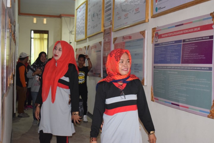 Kunjungan Rumah Pintar Pemilu Tambora oleh Gabungan Organisasi Wanita (GOW)