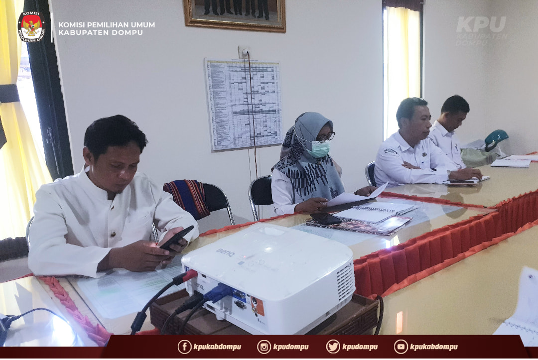 Rapat Pleno Rutin Mingguan Komisioner, Sekretaris, dan Kasubbag pada Senin, (11/4).